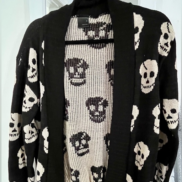 Black & White Skull Cardigan - Picture 1 of 2